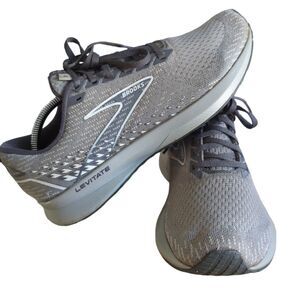 *Brooks Women's Grey LEVITATE 5 Sz.9.5